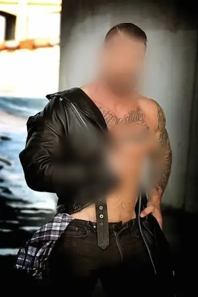 Sophisticated Male Escort in Mumbai for Elite Female Executives & Dinner Dates - image 2